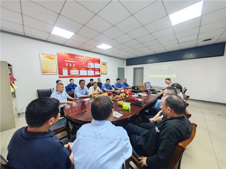 致敬奉獻(xiàn)歲月，溫情送別故人